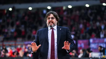 Andrea Trinchieri, señalado para salvar a un equipo Euroliga desastroso