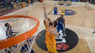 Vítor Faverani se hace dueño del Palau en su debut contra el Efes (89-78)