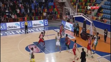 Tucker y Calloway, protagonistas: canastas ganadoras para tumbar a Karsiyaka y Efes