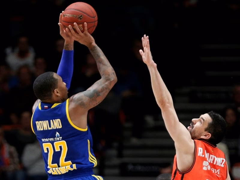 Khimki fuerza el tercero tras vencer por 98-74 a Valencia Basket