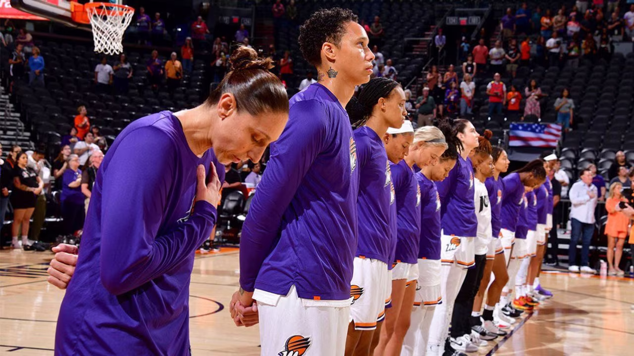 572 días después regresa Brittney Griner. Deja atrás el calvario vivido en Rusia.