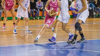 Conquero da el sopresón de la jornada venciendo a Perfumerías Avenida