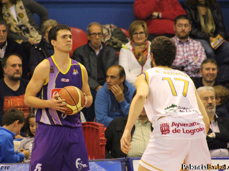 Emoción, sonrisas y lágrimas. Garrett valora ¡40! en el triunfo del Amics en Lugo