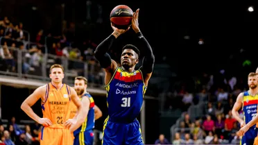 Mientras Ennis vuelve a Zaragoza, Dawson se queda en Badalona