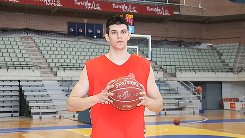 Aleksandar Marelja llega a Murcia en la semana más polémica de Marcus Lewis