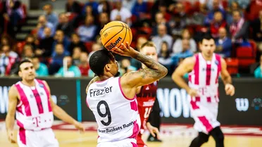 El Príncipe Felipe ya no es un feudo imbatible (72-77)