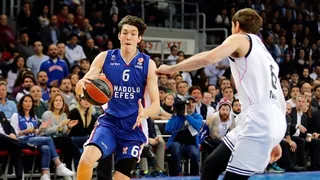 Matt Janning dinamita la remontada del Madrid y alarga la eliminatoria (75-72)