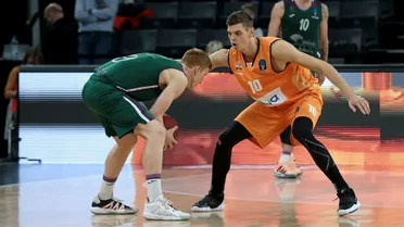 Francis Alonso y los triples dan el liderato a Unicaja en el grupo B (76-81)