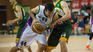 Doble golpe de Burgos en Ourense: triunfo y average. Clínicas, más colista