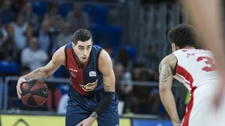 El Baskonia se da otro festín ante un inoperante UCAM Murcia (93-49)