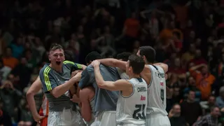 Un inverosímil triplazo de Sergio Llull decide el duelo en la Fonteta