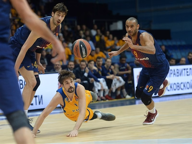 Un último cuarto perfecto levanta el ánimo del FC Barcelona ante Khimki (65-79)