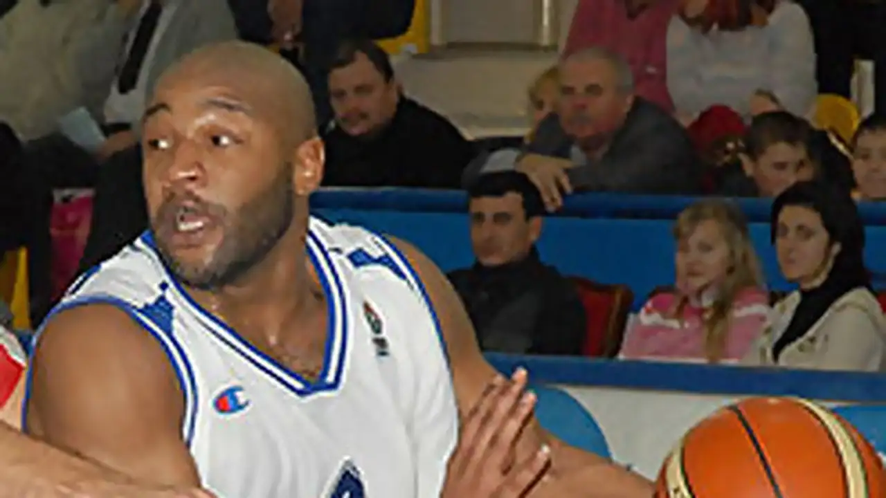 EL  Top 16 J2 (miércoles); El Amin conquista el Buesa con un enorme triple mientras Mirotic remontaba 18 puntos para poner al Real Madrid 2-0