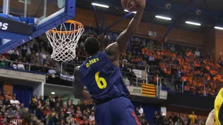 La ilusión del Iberostar Tenerife se somete a un desfile azulgrana (102-60)