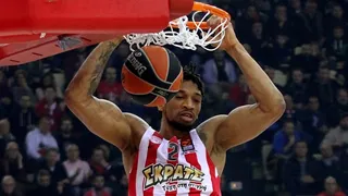 Kostas Papanikolau y el infierno griego amedrentan al Baskonia (92-62)