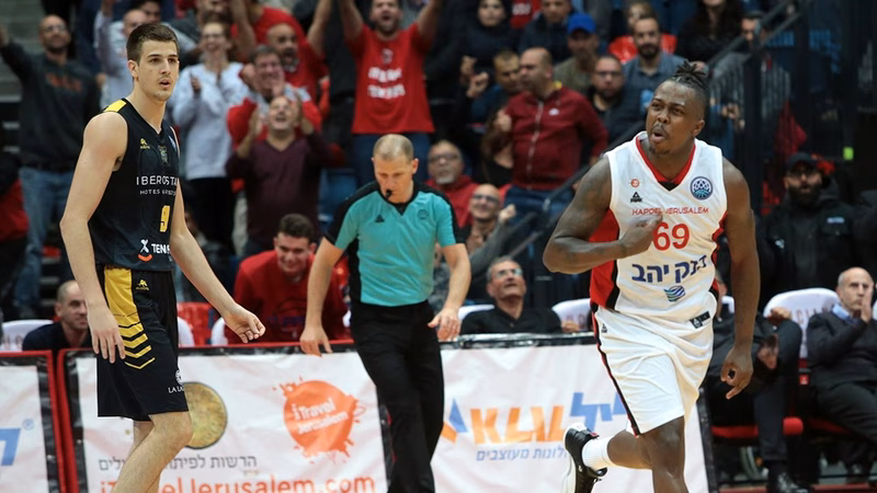 Hapoel e Iberostar Tenerife lo dejan todo para el segundo partido (75-73)