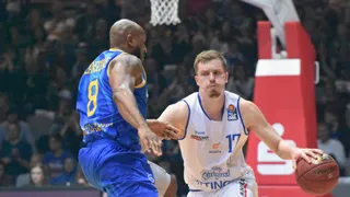 Todo el mundo atento al nuevo fichaje, Andreas Obst, del cazatalentos Monbus Obradoiro