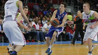 Laboral Kutxa sufre para ganar a su gran rival por el Top 8 pero se queda sin average