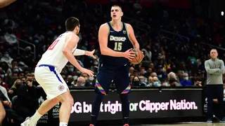 Datos NBA: cuál es el jugador que mejor defiende a Nikola Jokic