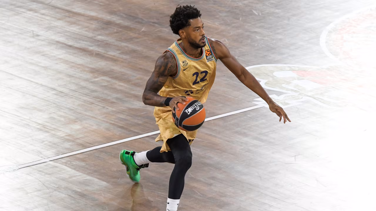 Giro para Cory Higgins: se complica su regreso a la Euroliga