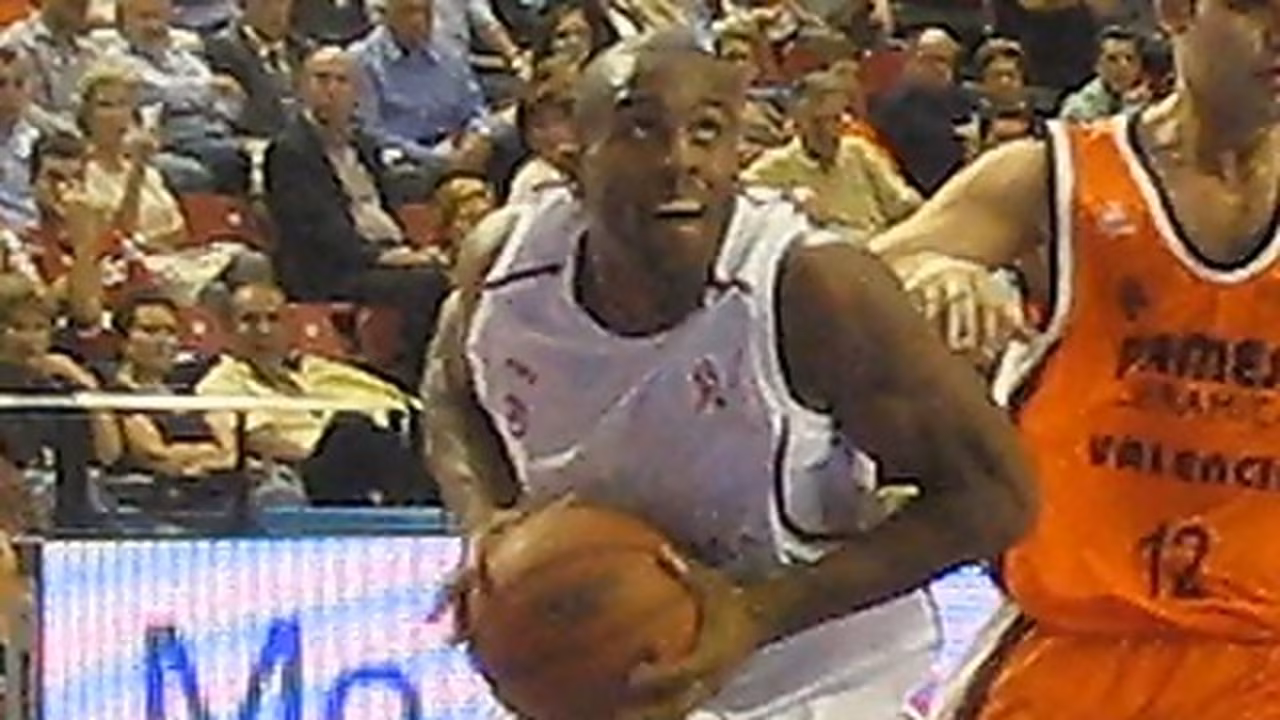 El Cebé  rescinde el contrato a Chris Owens