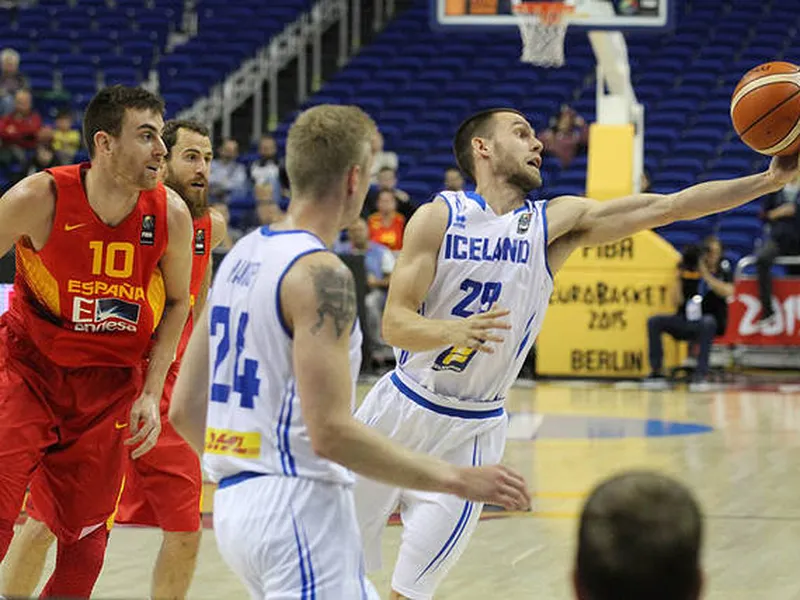 MERCADO LEB ORO: Alicante se refuerza bien. Mazaira ya es pucelano. El Estu, sin patrón.