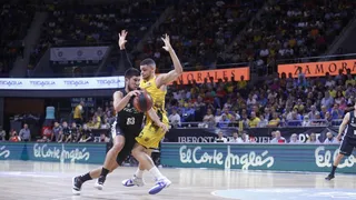 RetaBet Bilbao Basket exhibe credenciales en la casa del nuevo Iberostar Tenerife (67-81)
