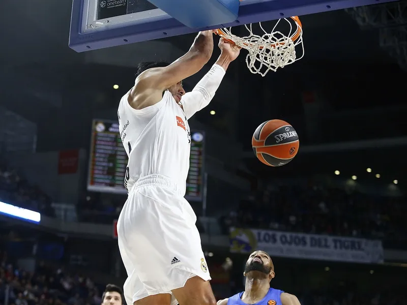 Gustavo Ayón y Rudy Fernández lideran la “tormenta perfecta” ante Maccabi (91-79)