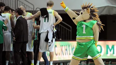 Budivelnik rompe a Donetsk; U18 dice NO a las drogas; ¿Espinete vive en Yuzhne?