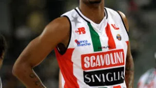 Lega (J24): James White, el matador imbatible y Daniel Hackett, MVP del All Star Game. Milic-Golemac-Stevic, el poder esloveno del pallacanestro; Doron Perkins empieza a gustarse en Cantù