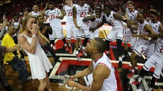 Toddrick Gotcher (Texas Tech) le pide matrimonio a su novia en la Senior Night (VIDEO)