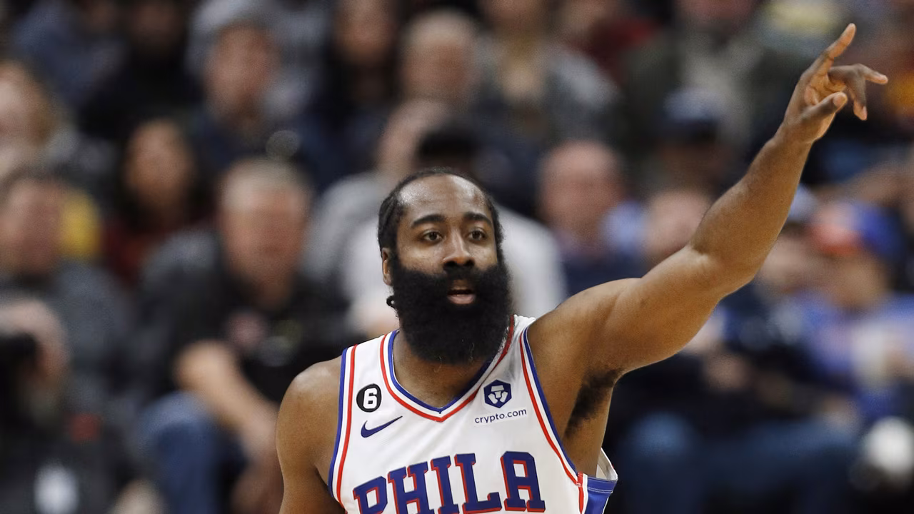 Los Sixers podrían deshacerse de James Harden, ¿por quién?