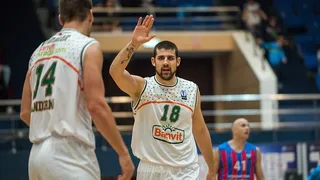 Adrien Moerman: 32+17, MVP y máximo anotador y reboteador en Turquía; Efes, líder final