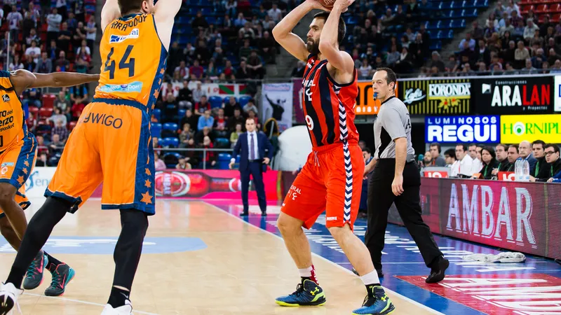Unicaja se refuerza con Dani Díez y Jackson; Valencia, con San Emeterio