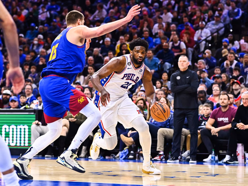 Embiid se ausenta y Jokic brilla. El camerunés da un paso atrás por el MVP