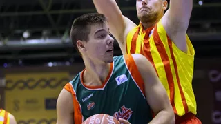 Willy Hernangómez, la promesa blanca, se crece hasta domar a todo un Barcelona (85-74)