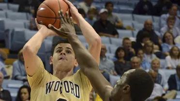 Wofford establece nuevo record NCAA de porcentaje de triples en un partido (VIDEO)