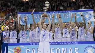 Una inconmensurable Silvia Domínguez da a Perfumerías Avenida la Copa de la Reina