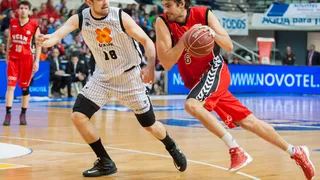 Bilbao se lleva la victoria con suspense. Gatens tuvo la prórroga en sus manos (77-80)