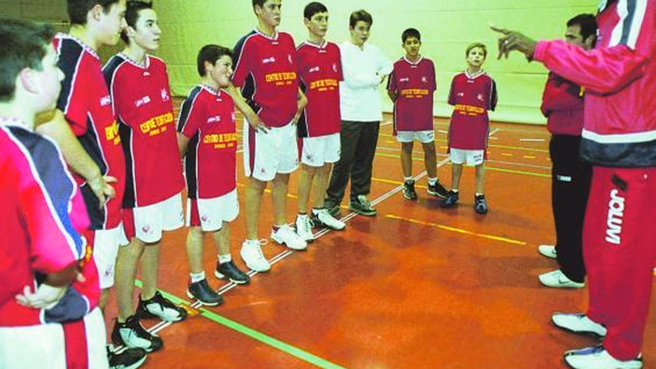 El ex jugador y entrenador Ed Johnson fallece a los 71 años