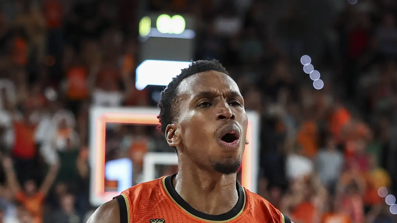 Valencia Basket gana 93-104 en París con 25 puntos de TJ Shorts ante su exequipo