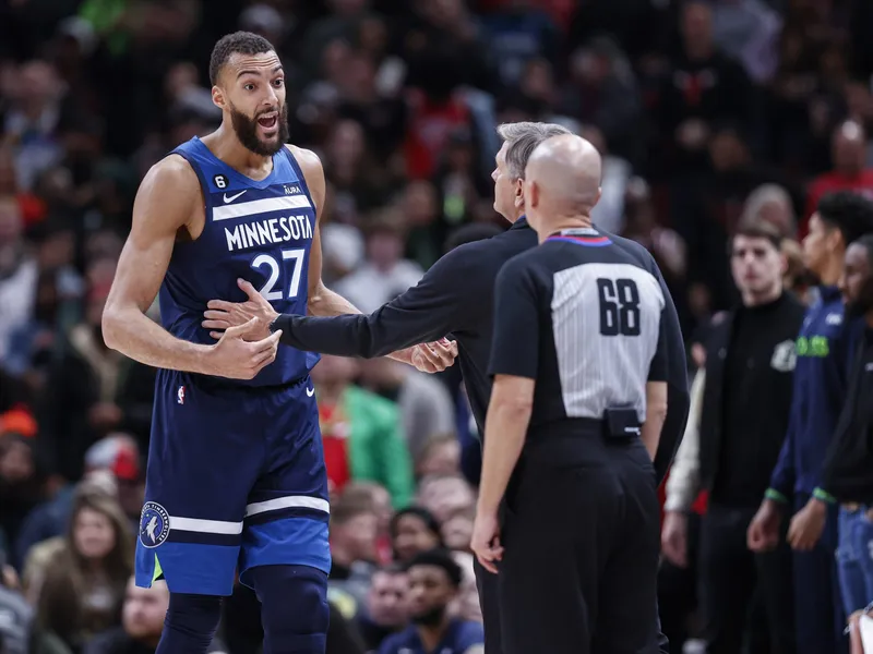 Rudy Gobert y su tremenda rajada sobre los árbitros NBA: “es una m****a”