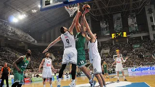 Ivanovic escribe y Nikos Pappas dirige la escabechina del Real Madrid en Atenas (85-69)