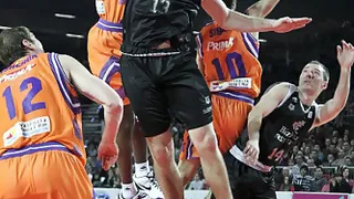 Un triple de Marinovic hace tocar fondo a Bizkaia Bilbao Basket