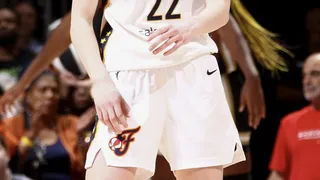 Caitlin Clark, la “p… blanca” de la WNBA: persecución, agresiones…y muchos puntos
