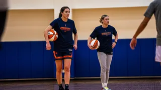 Connecticut Sun con sabor español: Helena Pueyo y Astou Ndour juntas