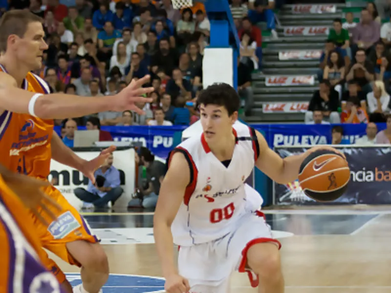 San Miguel y Markovic, dos bases de futuro para el PE Valencia