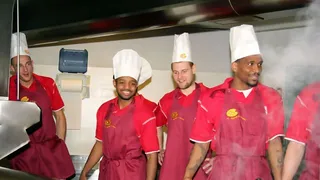 Lega (play off): James White y Richard Hickman lideran la remontada de Scavolini contra Cantù; Pianigiani frena la euforia de la Dinamo Sardegna en el primer juego de semifinales