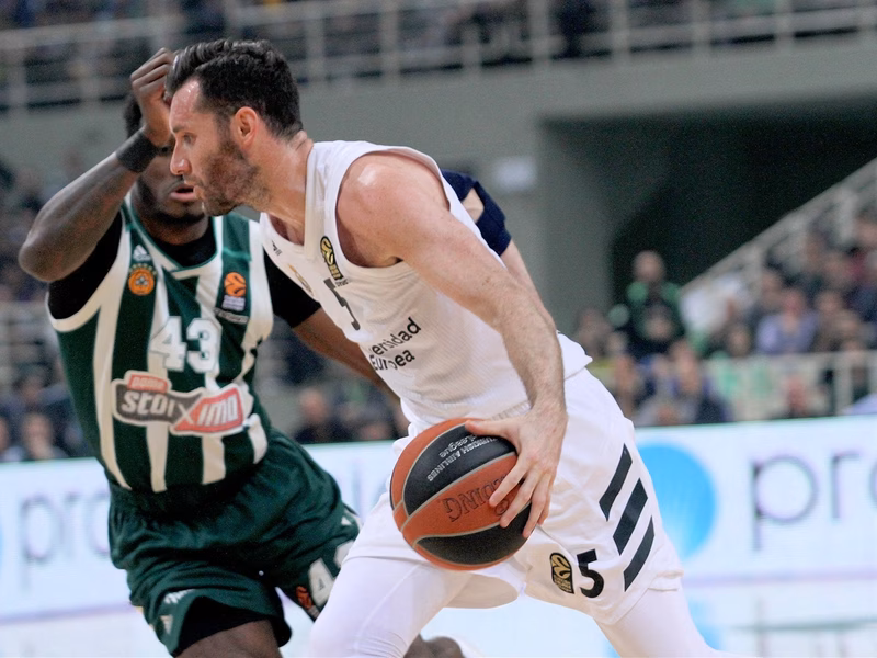 Rudy anota el triple de la temporada para culminar la remontada en el OAKA (73-74)