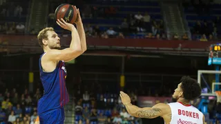 El Barça Lassa se hace líder arrollando a UCAM Murcia al final (105-73)